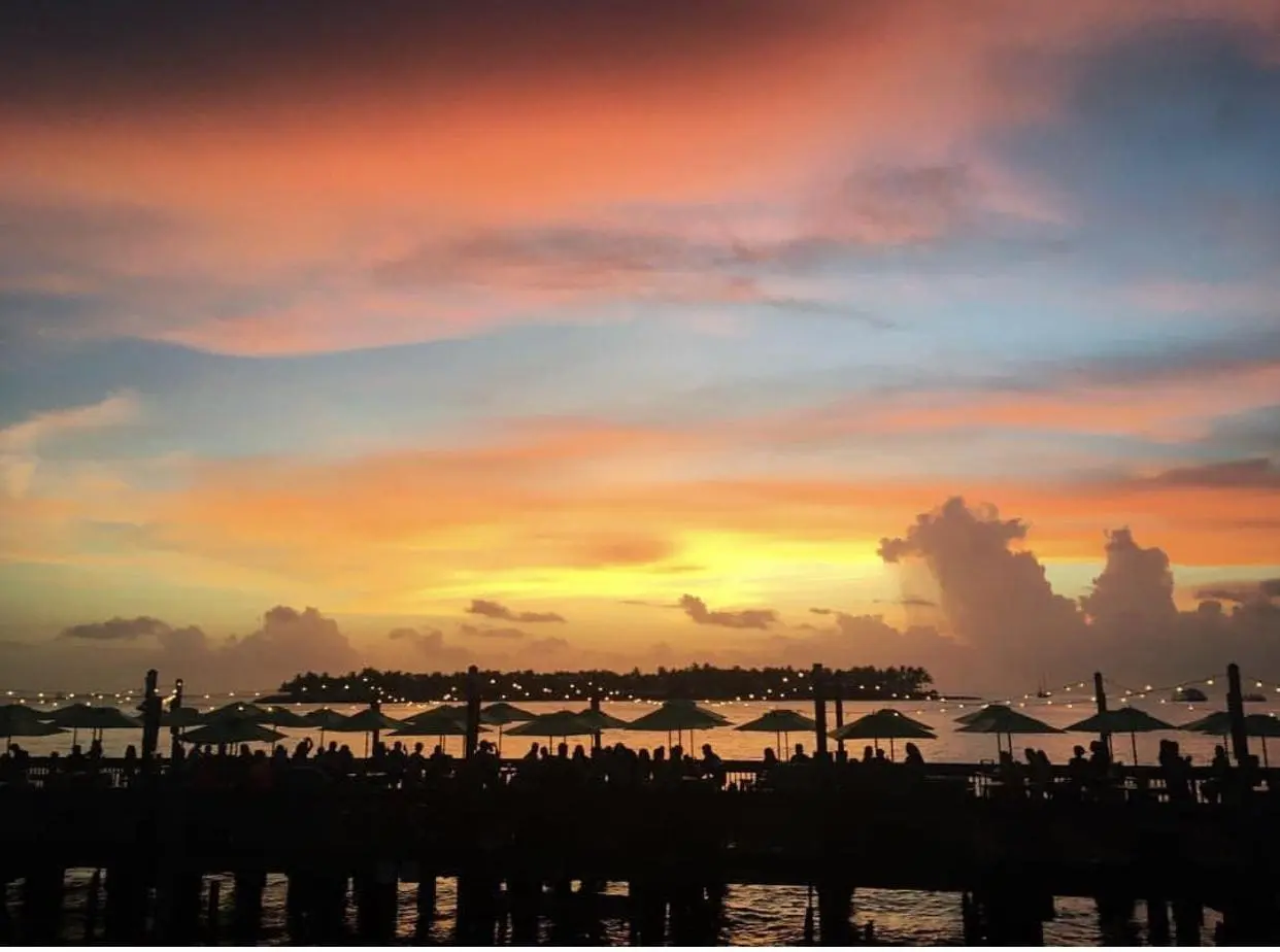 puesta de sol en la playa